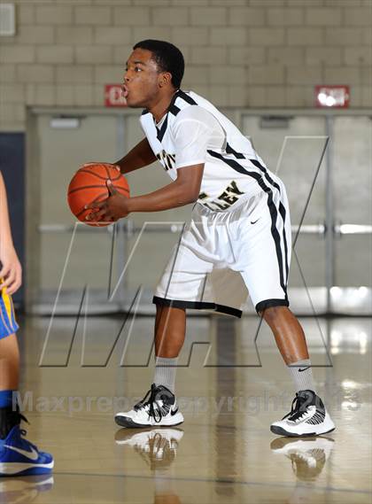 Thumbnail 2 in Bishop Amat vs. Citrus Valley (I Have a Dream Classic) photogallery.