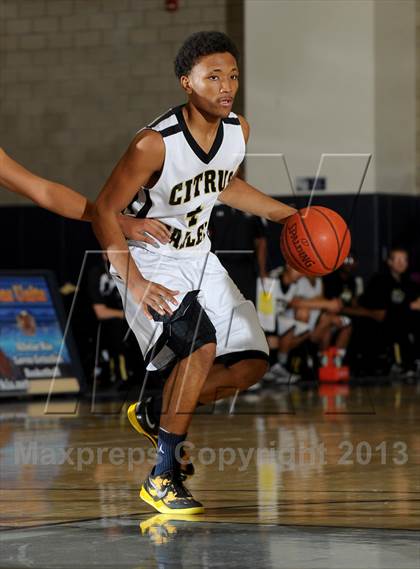 Thumbnail 3 in Bishop Amat vs. Citrus Valley (I Have a Dream Classic) photogallery.