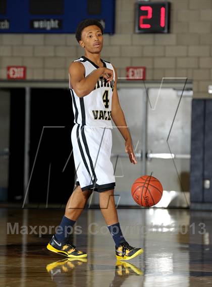 Thumbnail 2 in Bishop Amat vs. Citrus Valley (I Have a Dream Classic) photogallery.