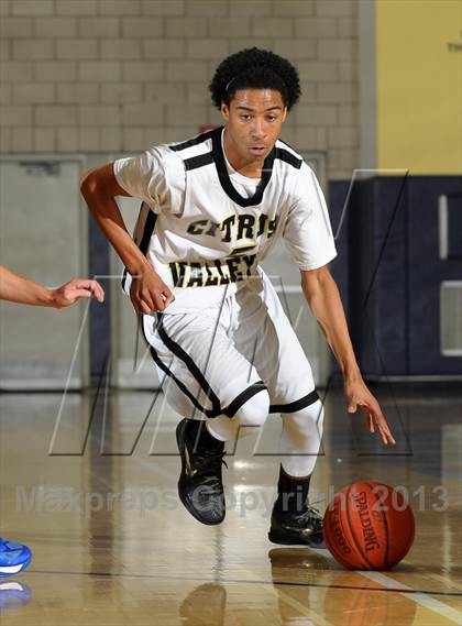 Thumbnail 2 in Bishop Amat vs. Citrus Valley (I Have a Dream Classic) photogallery.