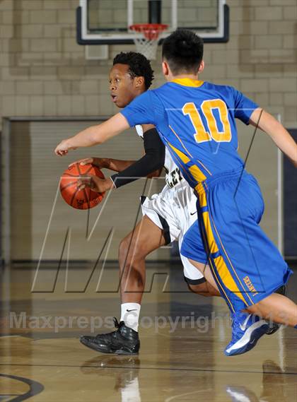 Thumbnail 3 in Bishop Amat vs. Citrus Valley (I Have a Dream Classic) photogallery.