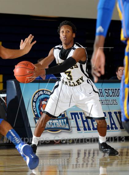Thumbnail 2 in Bishop Amat vs. Citrus Valley (I Have a Dream Classic) photogallery.