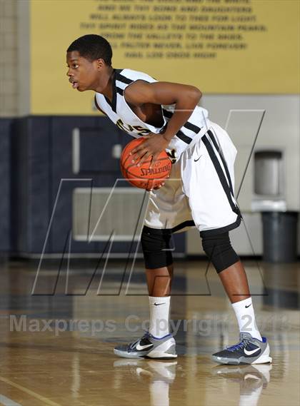Thumbnail 3 in Bishop Amat vs. Citrus Valley (I Have a Dream Classic) photogallery.