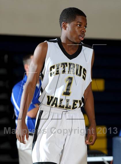 Thumbnail 2 in Bishop Amat vs. Citrus Valley (I Have a Dream Classic) photogallery.