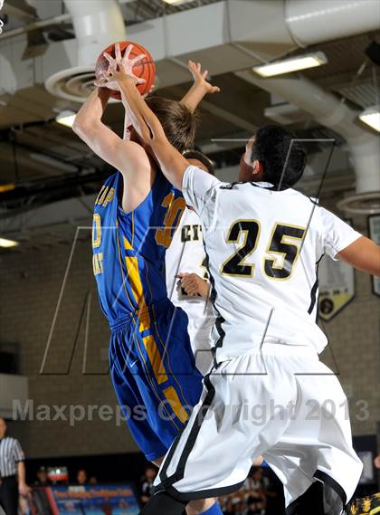 Thumbnail 2 in Bishop Amat vs. Citrus Valley (I Have a Dream Classic) photogallery.