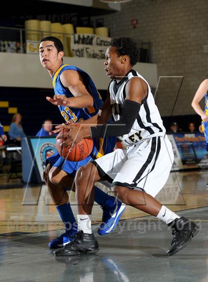 Thumbnail 2 in Bishop Amat vs. Citrus Valley (I Have a Dream Classic) photogallery.