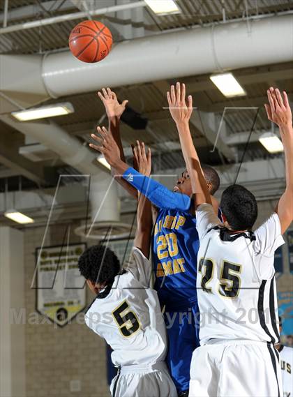 Thumbnail 2 in Bishop Amat vs. Citrus Valley (I Have a Dream Classic) photogallery.