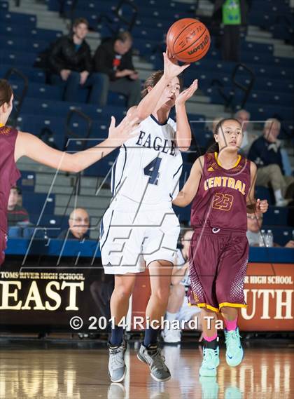 Thumbnail 3 in Central Regional vs Middletown South (WOBM Christmas Classic) photogallery.