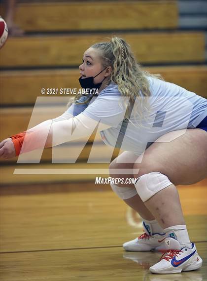 Thumbnail 3 in Legend vs Lakewood (CHSAA 5A Regional Playoff) photogallery.