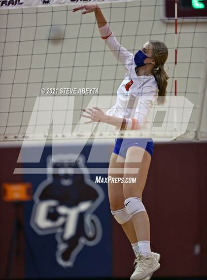 Thumbnail 3 in Legend vs Lakewood (CHSAA 5A Regional Playoff) photogallery.