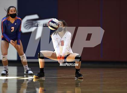 Thumbnail 1 in Legend vs Lakewood (CHSAA 5A Regional Playoff) photogallery.