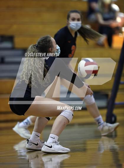 Thumbnail 1 in Legend vs Lakewood (CHSAA 5A Regional Playoff) photogallery.