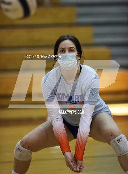 Thumbnail 3 in Legend vs Lakewood (CHSAA 5A Regional Playoff) photogallery.
