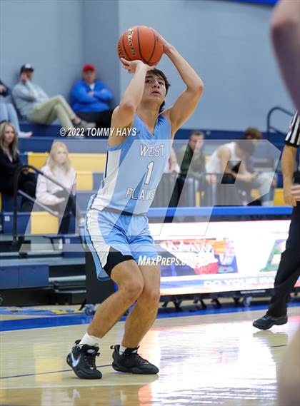 Thumbnail 2 in West Plains vs Ponder (Brock Showcase) photogallery.