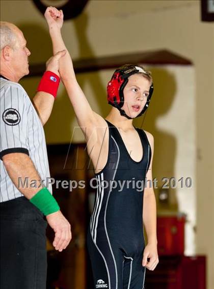 Thumbnail 3 in Canandaigua Academy vs Corning (Corning Duals) photogallery.