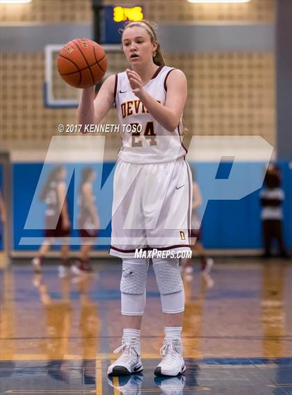 Thumbnail 3 in Devine vs. Poteet (UIL 4A Bi-District) photogallery.