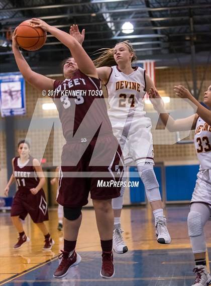 Thumbnail 2 in Devine vs. Poteet (UIL 4A Bi-District) photogallery.