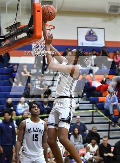 Thumbnail 2 in Sierra Canyon vs. Northeast (Tarkanian Classic) photogallery.