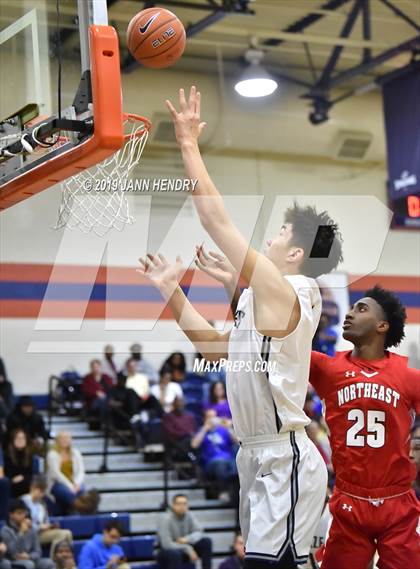 Thumbnail 2 in Sierra Canyon vs. Northeast (Tarkanian Classic) photogallery.