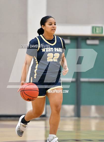 Thumbnail 1 in West Park vs. Oakmont (Nighthawk Christmas Classic) photogallery.