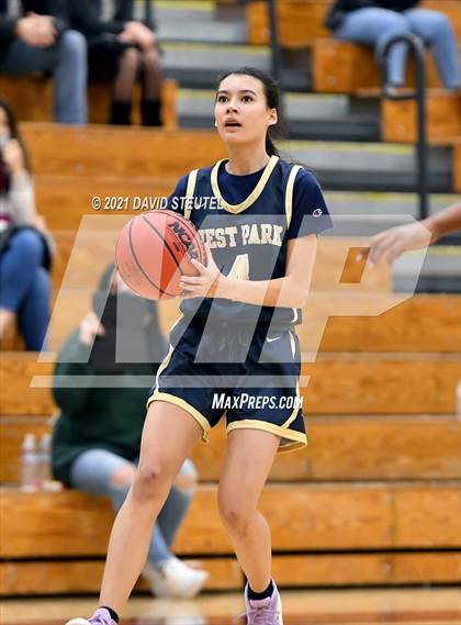 Thumbnail 3 in West Park vs. Oakmont (Nighthawk Christmas Classic) photogallery.