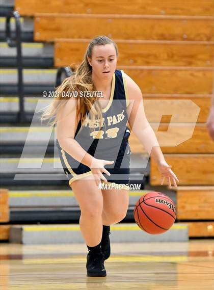 Thumbnail 3 in West Park vs. Oakmont (Nighthawk Christmas Classic) photogallery.