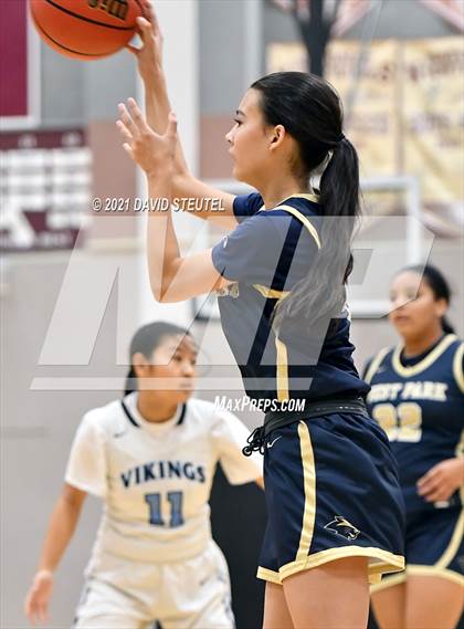 Thumbnail 3 in West Park vs. Oakmont (Nighthawk Christmas Classic) photogallery.