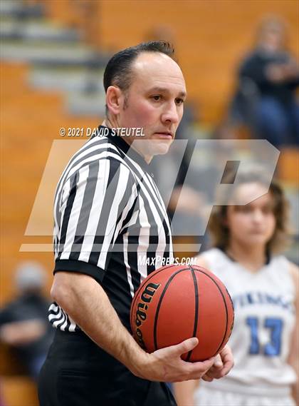 Thumbnail 3 in West Park vs. Oakmont (Nighthawk Christmas Classic) photogallery.