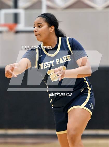 Thumbnail 2 in West Park vs. Oakmont (Nighthawk Christmas Classic) photogallery.