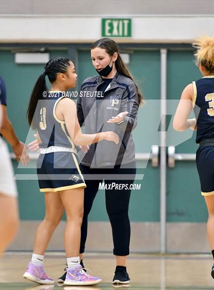 Thumbnail 2 in West Park vs. Oakmont (Nighthawk Christmas Classic) photogallery.