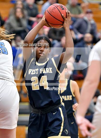 Thumbnail 2 in West Park vs. Oakmont (Nighthawk Christmas Classic) photogallery.