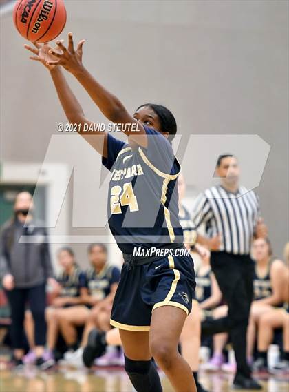 Thumbnail 2 in West Park vs. Oakmont (Nighthawk Christmas Classic) photogallery.