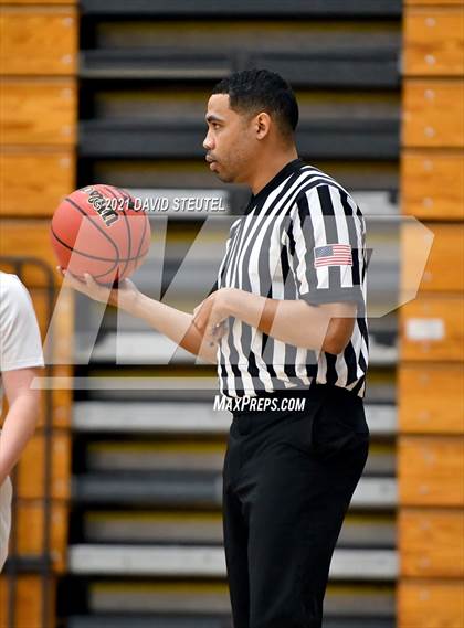Thumbnail 1 in West Park vs. Oakmont (Nighthawk Christmas Classic) photogallery.