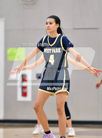 Thumbnail 2 in West Park vs. Oakmont (Nighthawk Christmas Classic) photogallery.