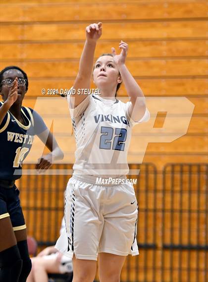 Thumbnail 3 in West Park vs. Oakmont (Nighthawk Christmas Classic) photogallery.