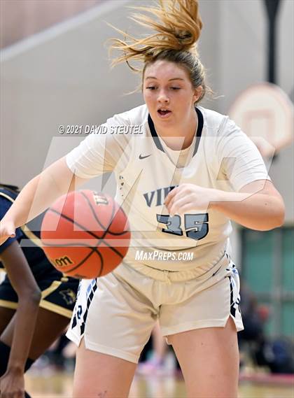 Thumbnail 3 in West Park vs. Oakmont (Nighthawk Christmas Classic) photogallery.