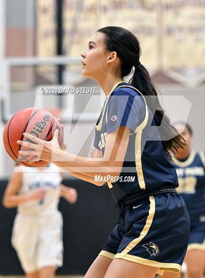 Thumbnail 1 in West Park vs. Oakmont (Nighthawk Christmas Classic) photogallery.