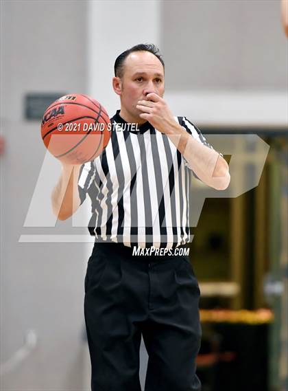 Thumbnail 2 in West Park vs. Oakmont (Nighthawk Christmas Classic) photogallery.