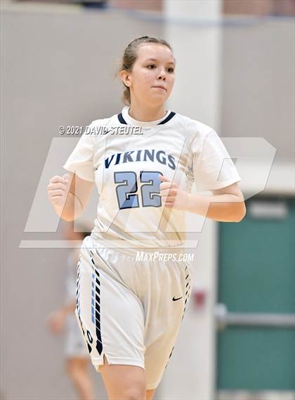 Thumbnail 2 in West Park vs. Oakmont (Nighthawk Christmas Classic) photogallery.