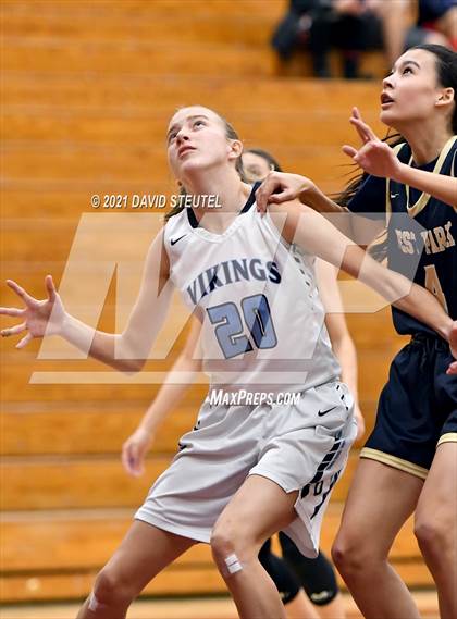 Thumbnail 2 in West Park vs. Oakmont (Nighthawk Christmas Classic) photogallery.