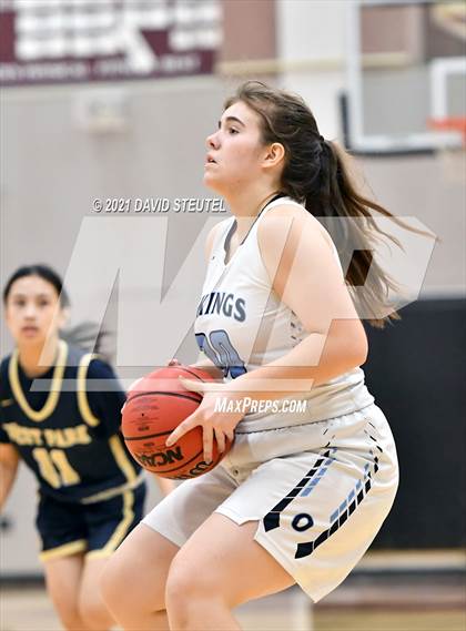 Thumbnail 3 in West Park vs. Oakmont (Nighthawk Christmas Classic) photogallery.