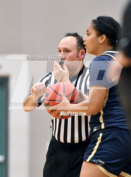 Thumbnail 3 in West Park vs. Oakmont (Nighthawk Christmas Classic) photogallery.