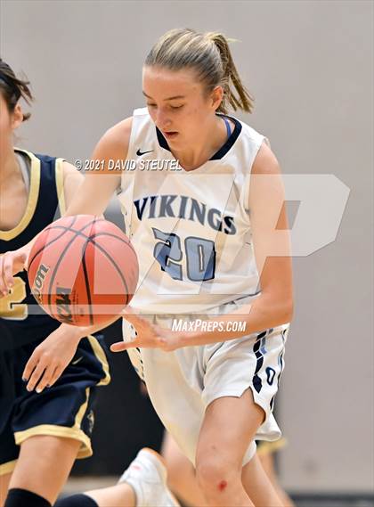 Thumbnail 2 in West Park vs. Oakmont (Nighthawk Christmas Classic) photogallery.