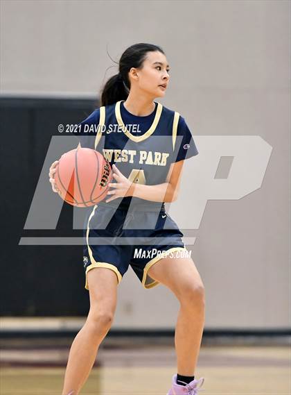 Thumbnail 2 in West Park vs. Oakmont (Nighthawk Christmas Classic) photogallery.