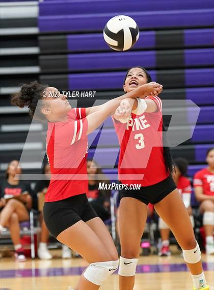 Thumbnail 2 in Pike @ Ben Davis photogallery.