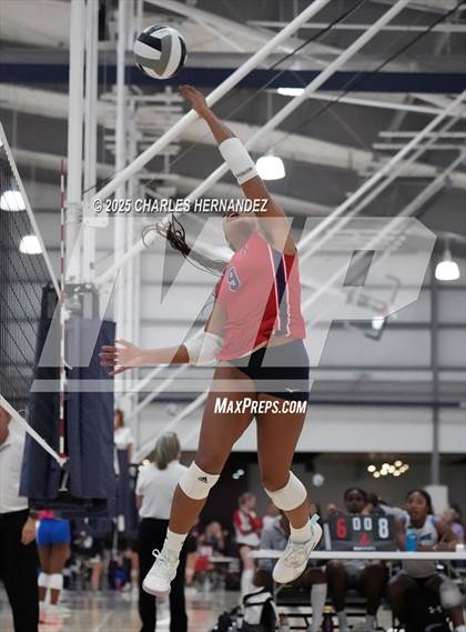 Thumbnail 2 in East View vs Klein Cain (Legends Invitational) photogallery.