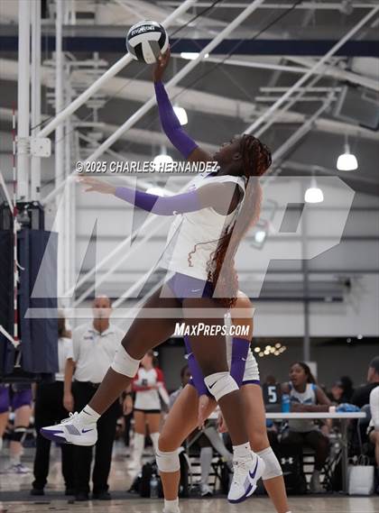 Thumbnail 3 in East View vs Klein Cain (Legends Invitational) photogallery.