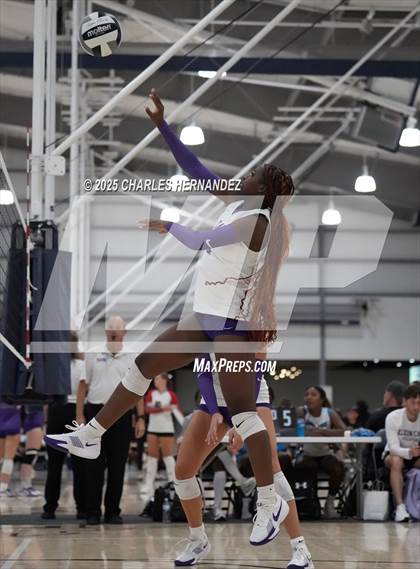 Thumbnail 2 in East View vs Klein Cain (Legends Invitational) photogallery.