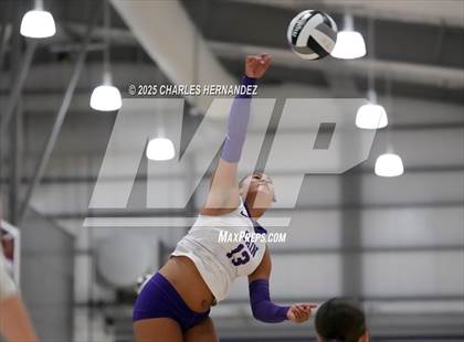 Thumbnail 3 in East View vs Klein Cain (Legends Invitational) photogallery.