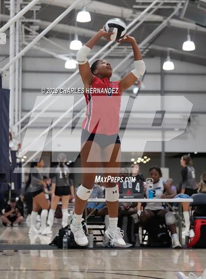 Thumbnail 2 in East View vs Klein Cain (Legends Invitational) photogallery.